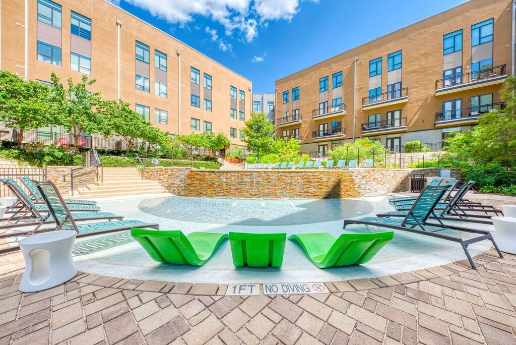 A pool with a sign that says 1FT NO DIVING.