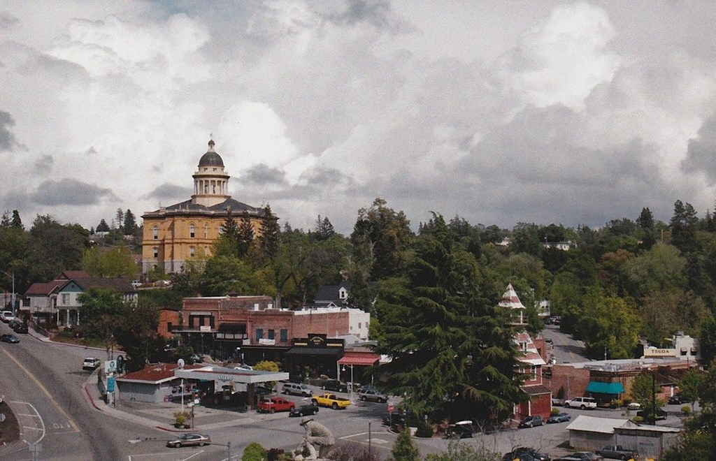 A town with a large building with a dome on it.
