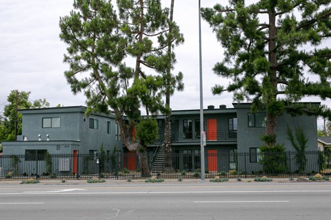 2716 S La Brea Ave 1-2 Beds Apartment for Rent