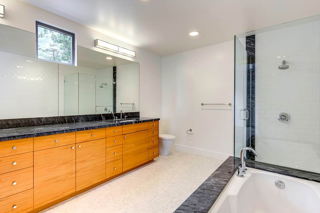 Large Bathroom at Catania, Pasadena California