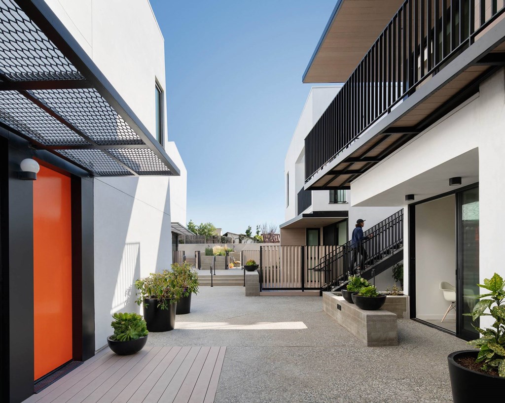 Courtyard Porch at 810 Ashland, Santa Monica