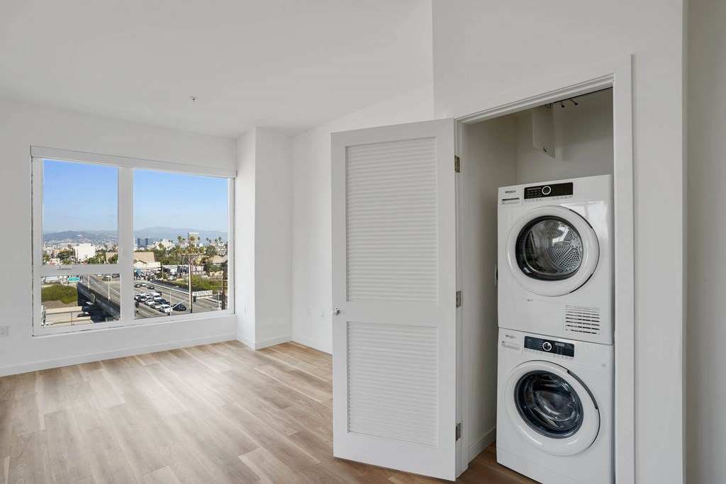 Washer And Dryer at 2221 S Western, Los Angeles, 90018