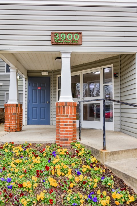 A house with the number 3900 on the front.