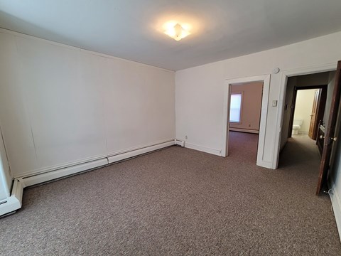 A room with a carpeted floor and a ceiling light.