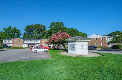 A parking lot with cars and a building in the background.