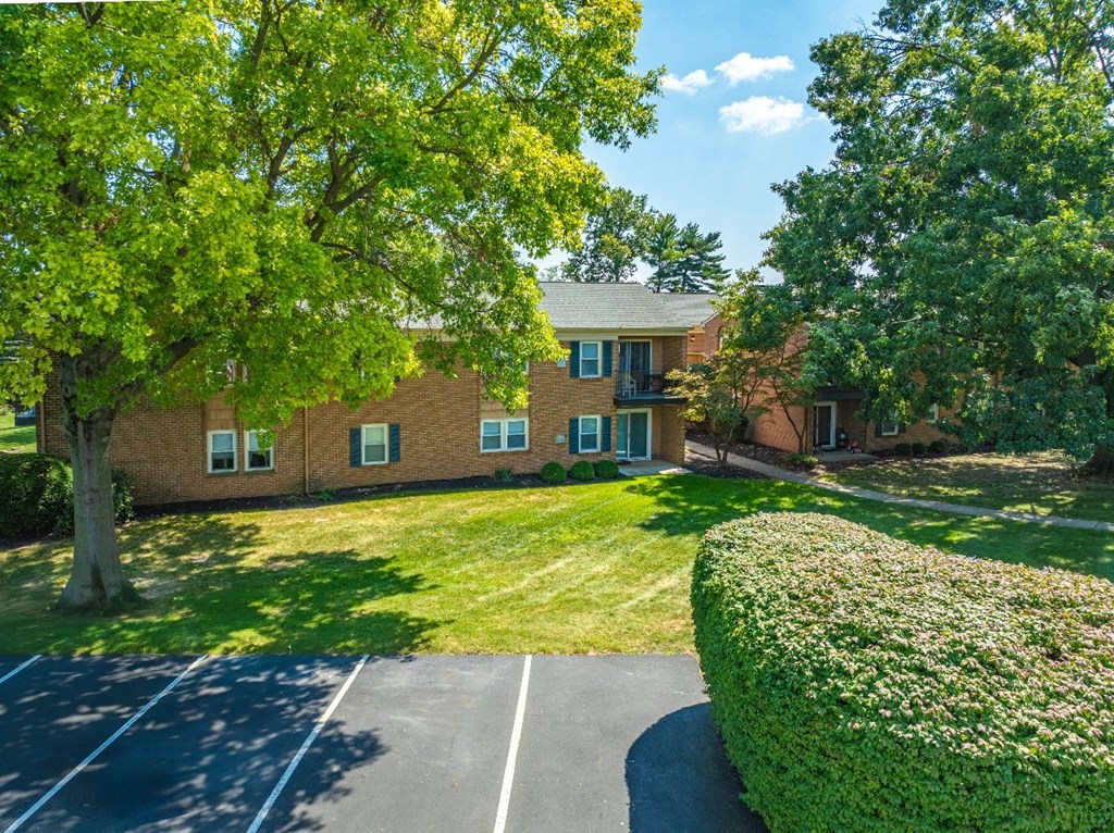 A building with a parking lot in front of it.