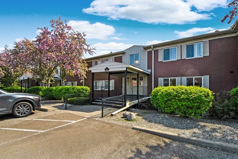 Covered entrance with accessible ramp and parking at Cass Lake Shore Club Apartments, Waterford Twp, 48328