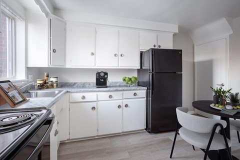 15421 James St. 1-2 Beds Apartment for Rent