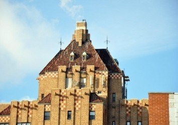 A large building with a tower and a clock on it.