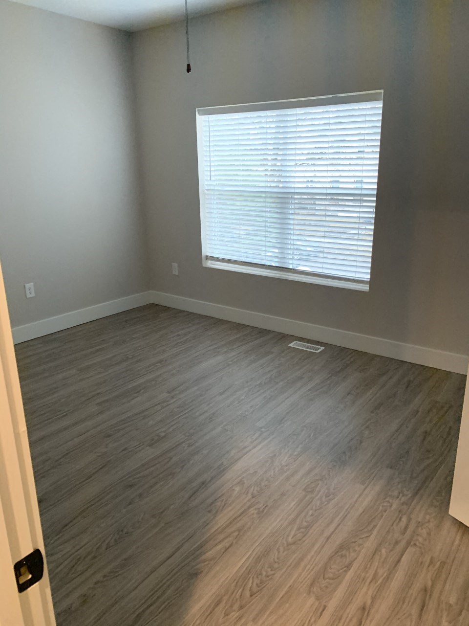 revere hardwood bedroom
