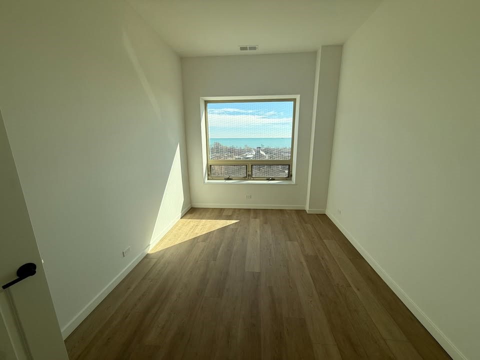 Unfurnished Living Area at The Nest at Lincoln Park West, Chicago, IL 60614