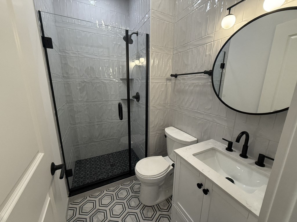 Luxurious Bathroom at The Nest at Lincoln Park West, Chicago, IL 60614