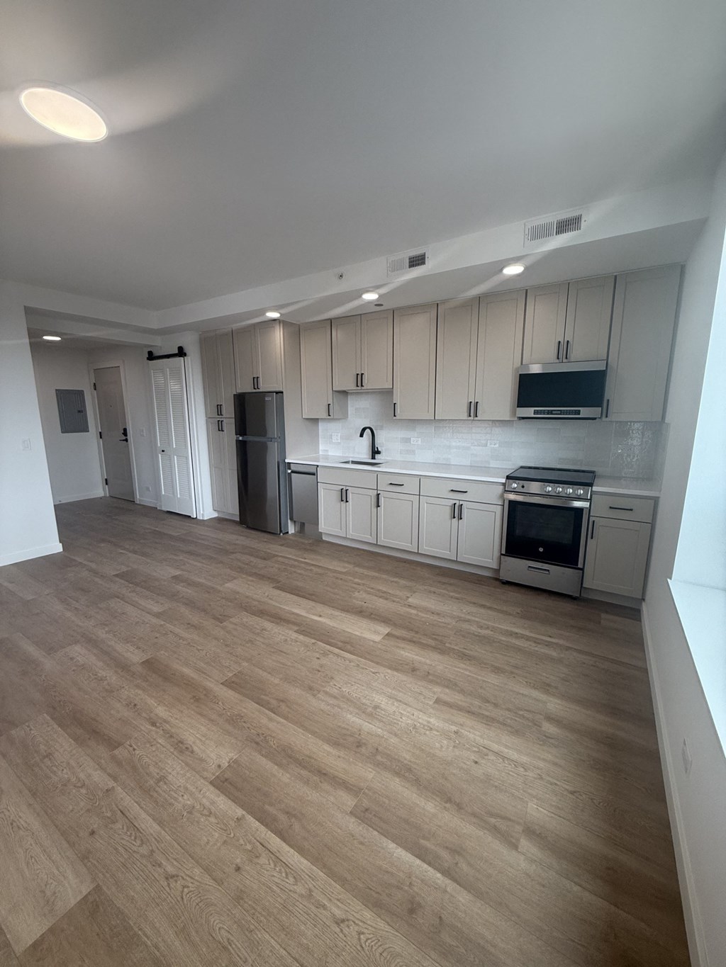 Open Concept Kitchen at The Nest at Lincoln Park West, Chicago Illinois