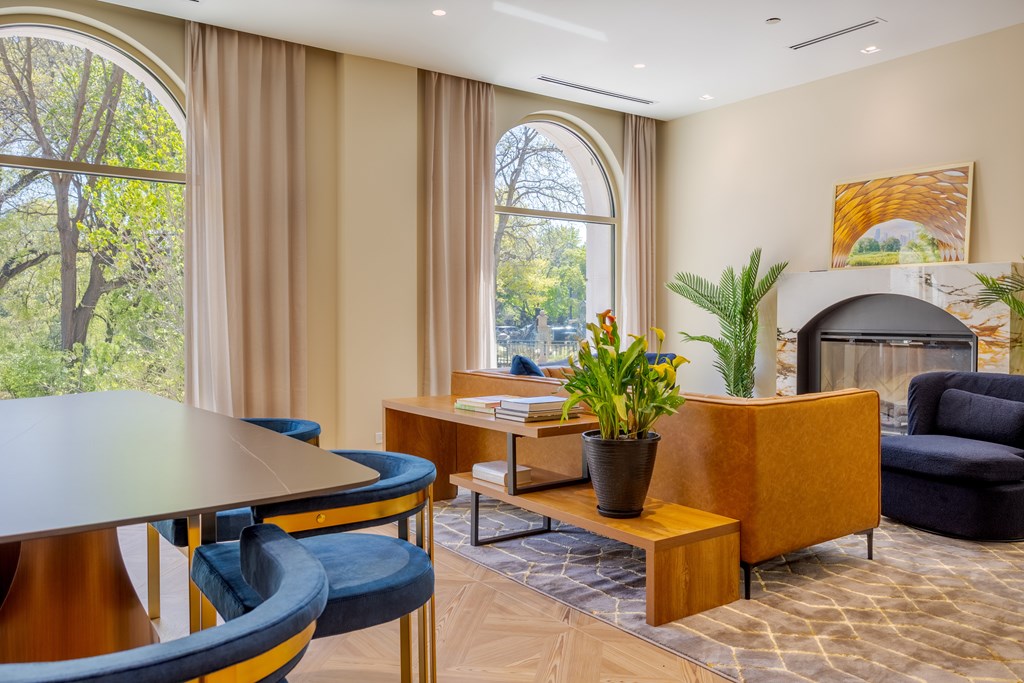 Fireplace Lounge at The Nest at Lincoln Park West, Chicago