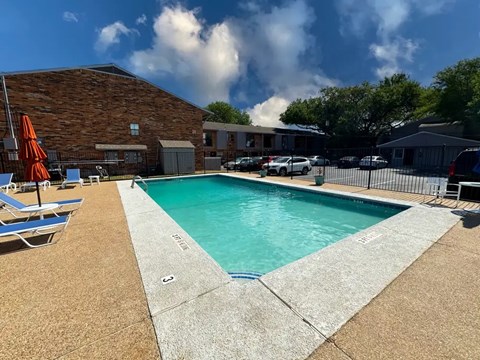 Sparkling swimming pool with sun deck at Autumn Chase Apartments, Texas