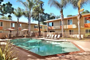 Refreshing Pool With Large Sundeck And Wi-Fi Refreshing Pool With Large Sundeck And Wi-Fi at Latham Court, Mountain View - Photo Gallery 4