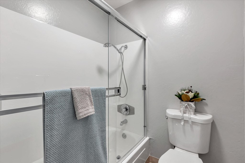 Sparkling bathroom with bathtub