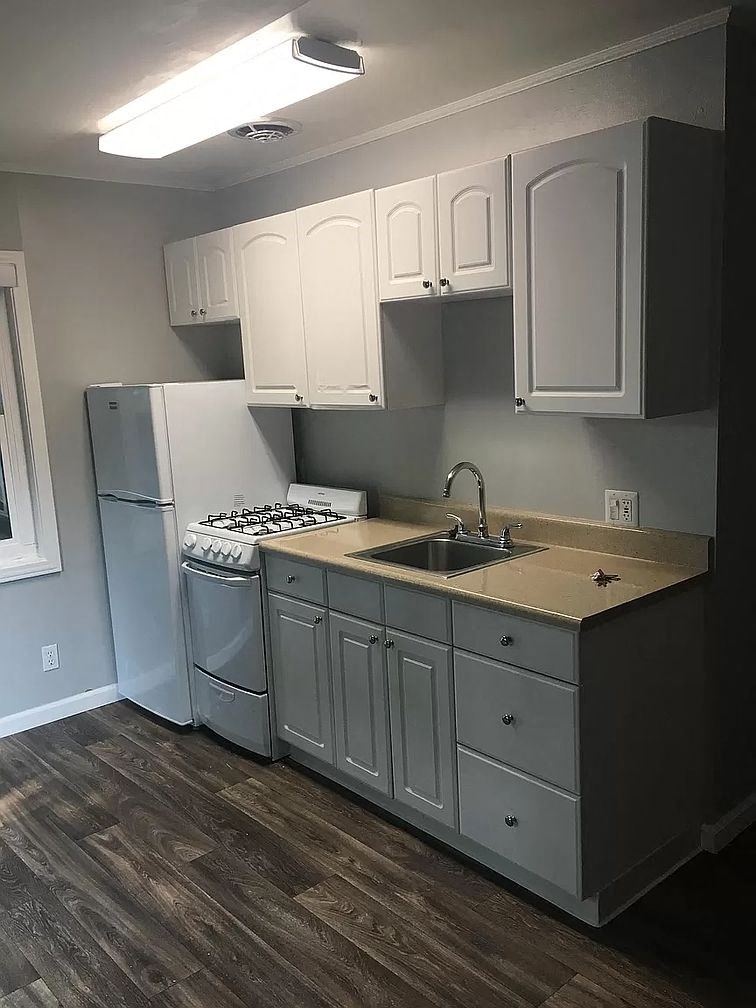 545 University is a similar property to Sharon Grove Apartments located in Menlo Park