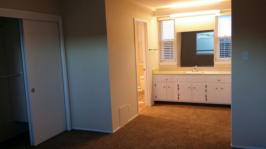 A bathroom with a sink and a mirror.