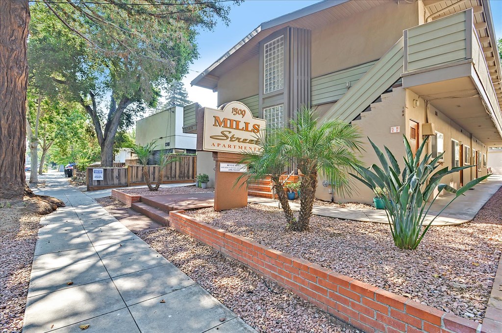 the building in which the apartment is located