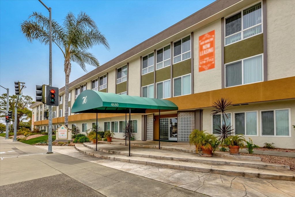 The front of The Hamilton Apartments