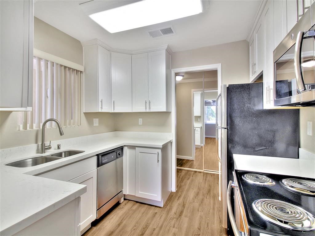 Kitchen With New Appliances at Laurel Grove Apartments, Menlo Park, California