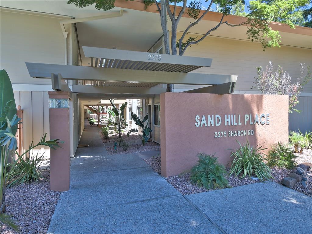 the building in which the hotel is located