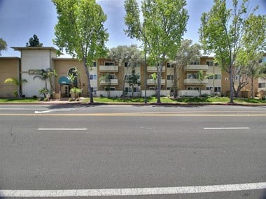 2101 California Street 1 Bed Apartment for Rent - Photo Gallery 1