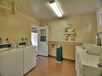 2245 Latham Street 1-2 Beds Apartment for Rent - Photo Gallery 2