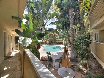 2245 Latham Street 1-2 Beds Apartment for Rent - Photo Gallery 3