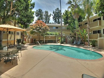 2245 Latham Street 1-2 Beds Apartment for Rent - Photo Gallery 4