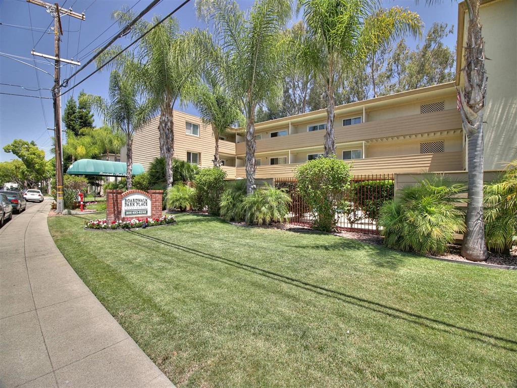 Street view at Boardwalk, California
