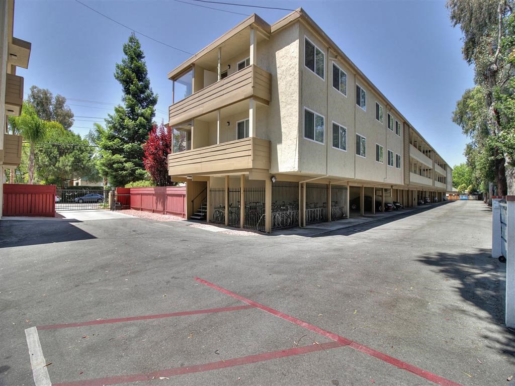 Exterior view at Boardwalk, Palo Alto