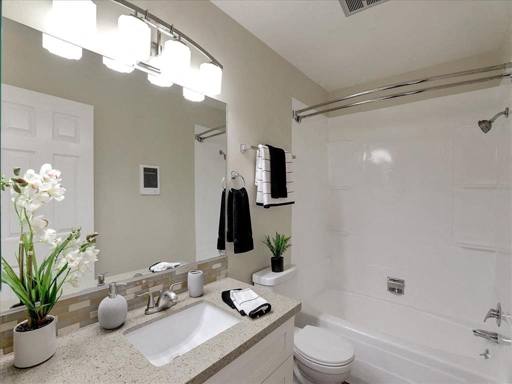 Designer Bathroom Suites at Casa Alberta Apartments, California, 94087