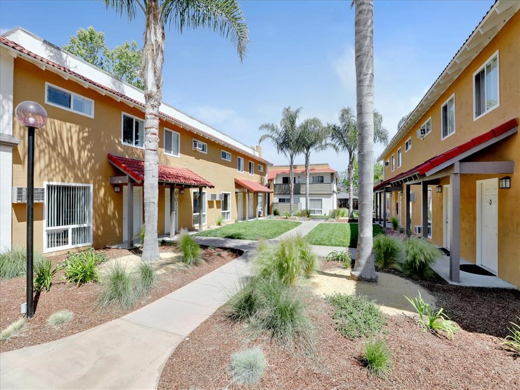 Courtyard View at Casa Alberta Apartments, California