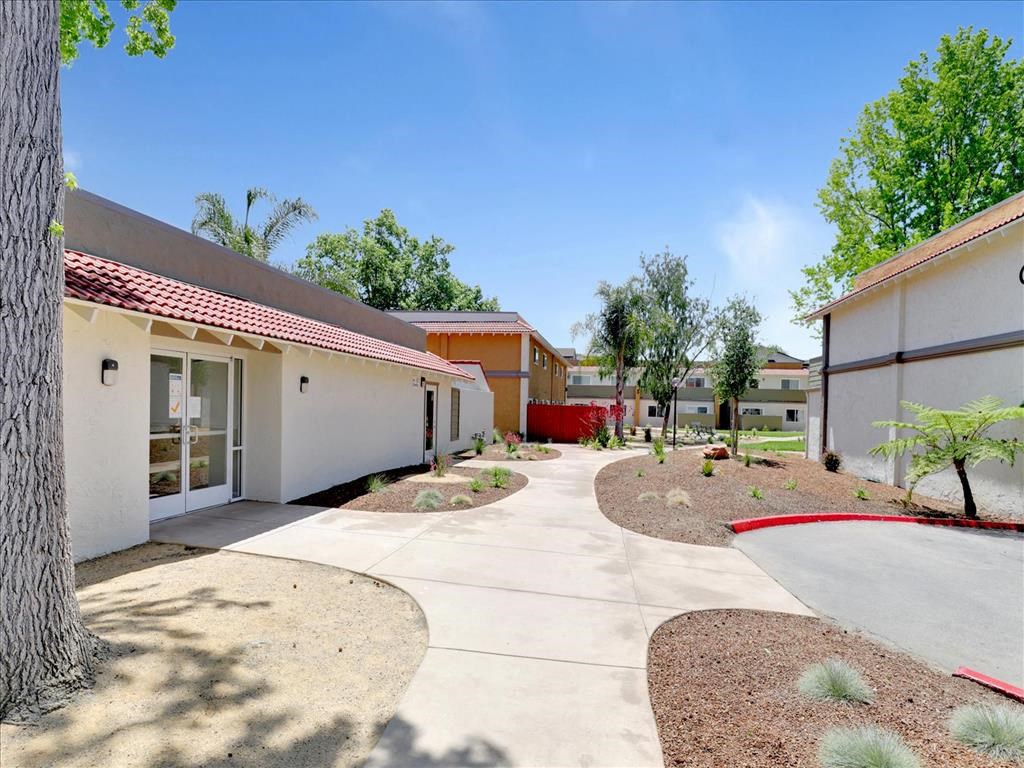 Exterior Landscape at Casa Alberta Apartments, California