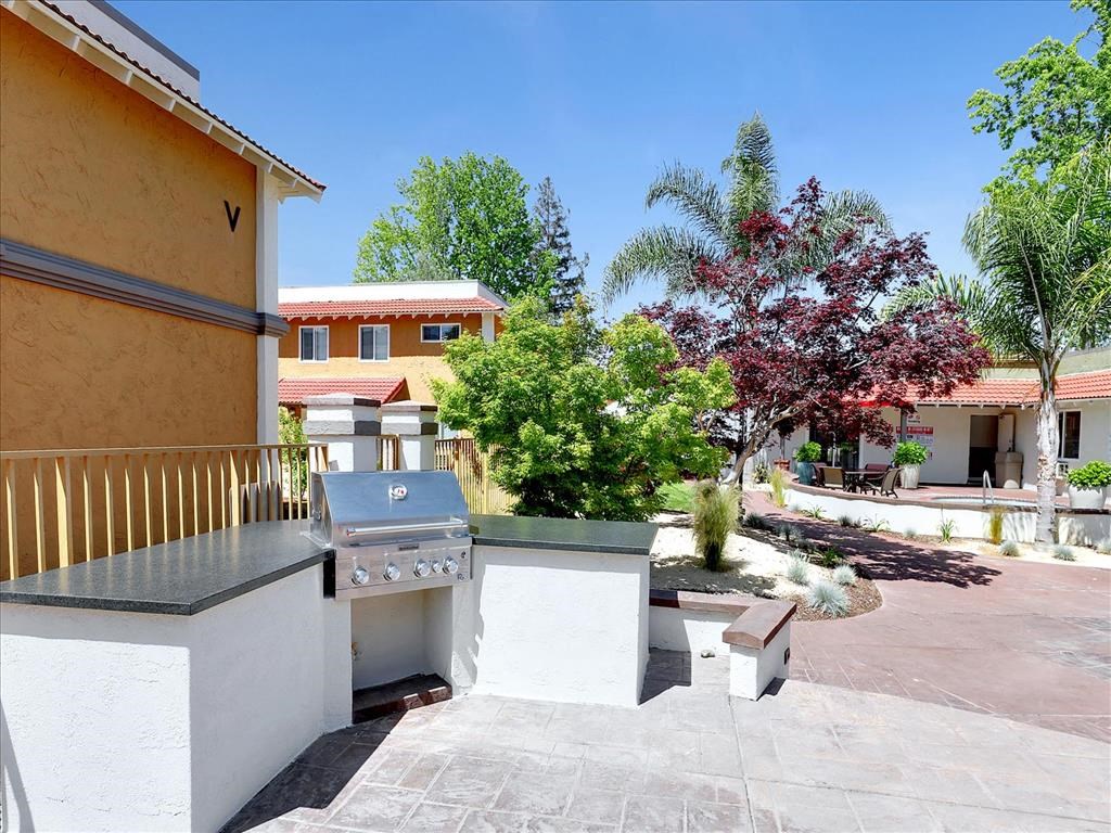 Grill Stations at Casa Alberta Apartments, Sunnyvale