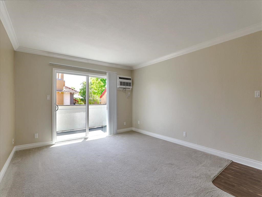 Plush Carpeting at Casa Alberta Apartments, Sunnyvale