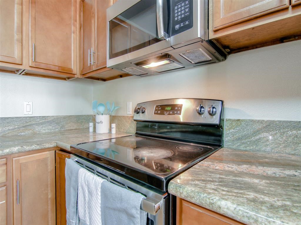 Electric Range In Kitchen at Magnolia Place Apartments, California, 94087