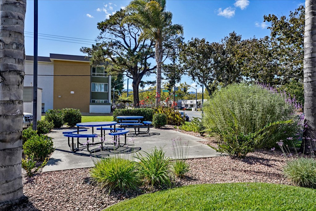 Outdoor Sitting Area at Hamilton Apartments in San Jose, CA 95130