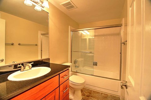Bathroom With Bathtub at Sharon Grove Apartments, Menlo Park, CA
