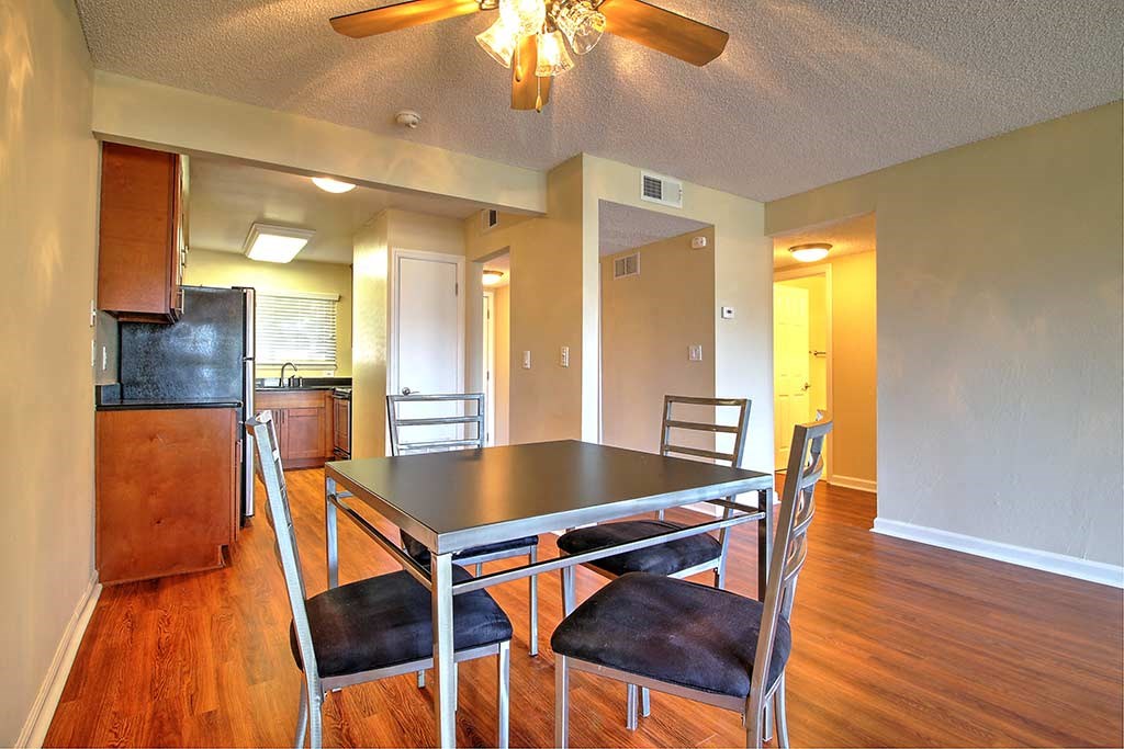 Well Equipped Eat-In Kitchen at Sharon Grove Apartments, Menlo Park