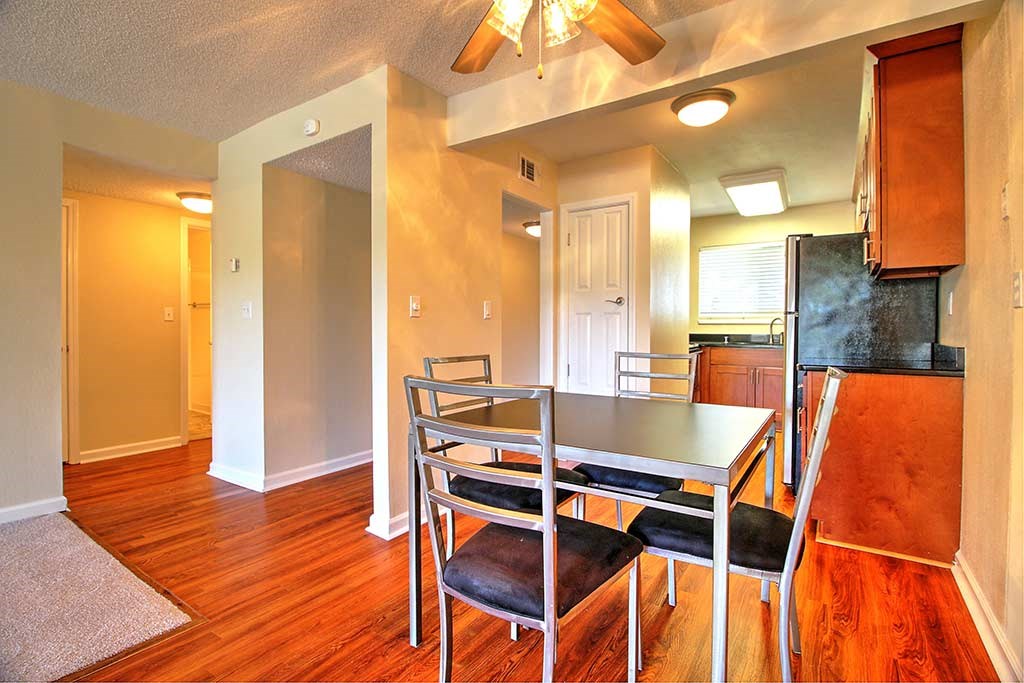 Well Equipped Kitchen And Dining at Sharon Grove Apartments, Menlo Park, CA, 94025