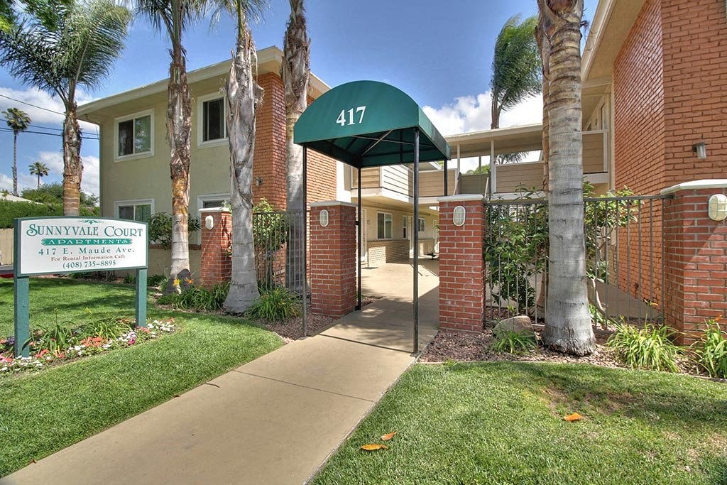 Entrance area with Sunnyvale court board at Sunnyvale Court, California