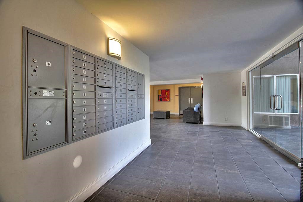 Entrance area with mailbox at The Luxe, Santa Clara