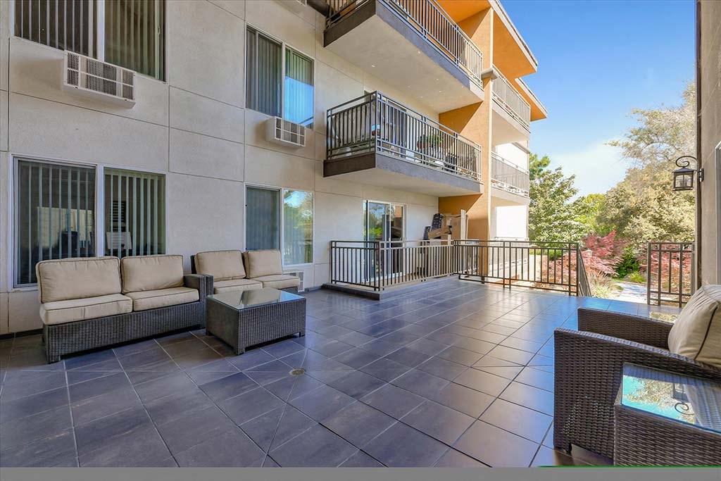 Lobby area with sofas at The Luxe, California