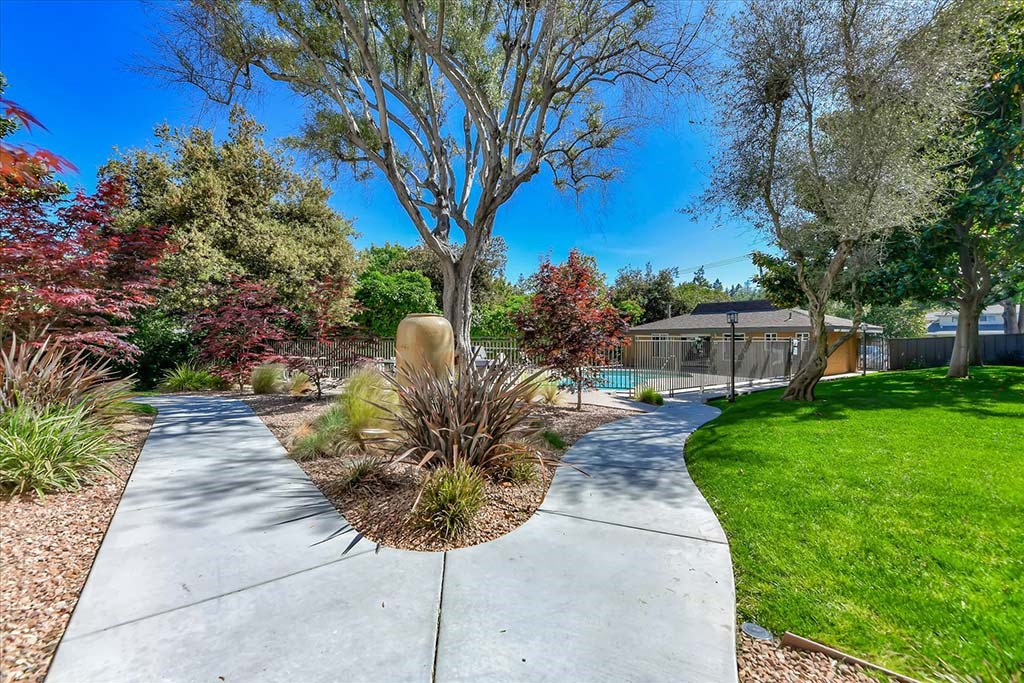 The Luxe garden area walk paths at The Luxe, California