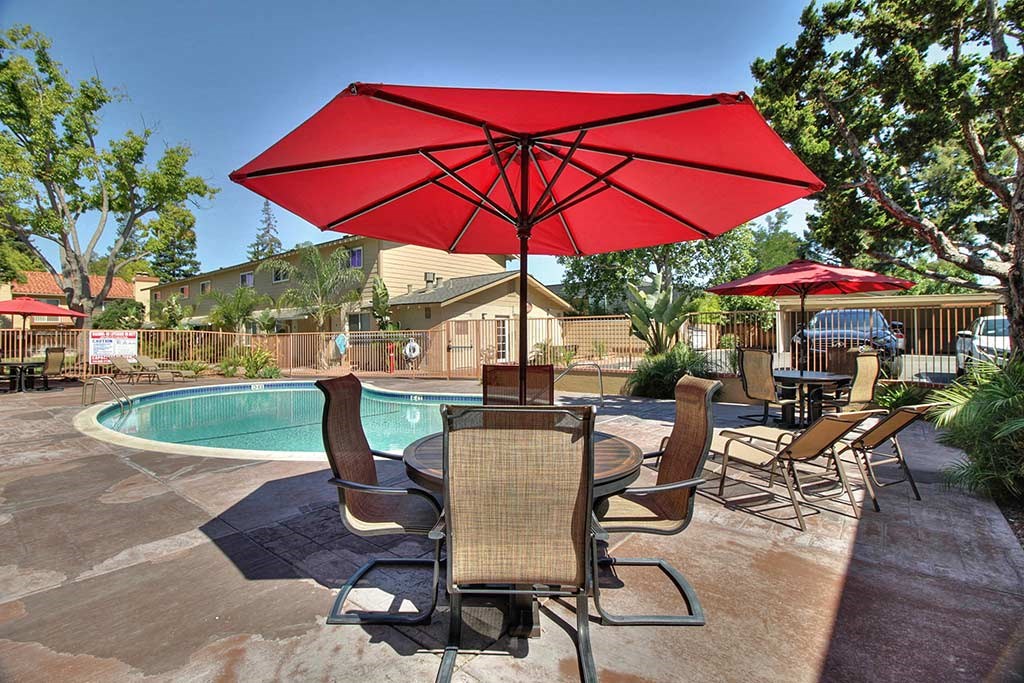 Poolside Dining Tables at Pines, Campbell, CA, 95008