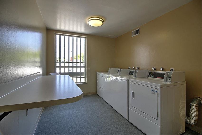 Wellesley Crescent is a similar property to 570 Hampshire Avenue located in Redwood City