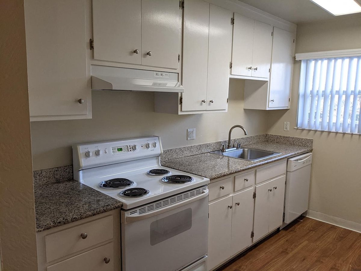 658 Sierra Vista Apartments